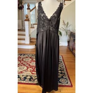Shadowline Nightgown Nylon Sheer Lace Bodice Silky 1X Black Classic Long Sweep